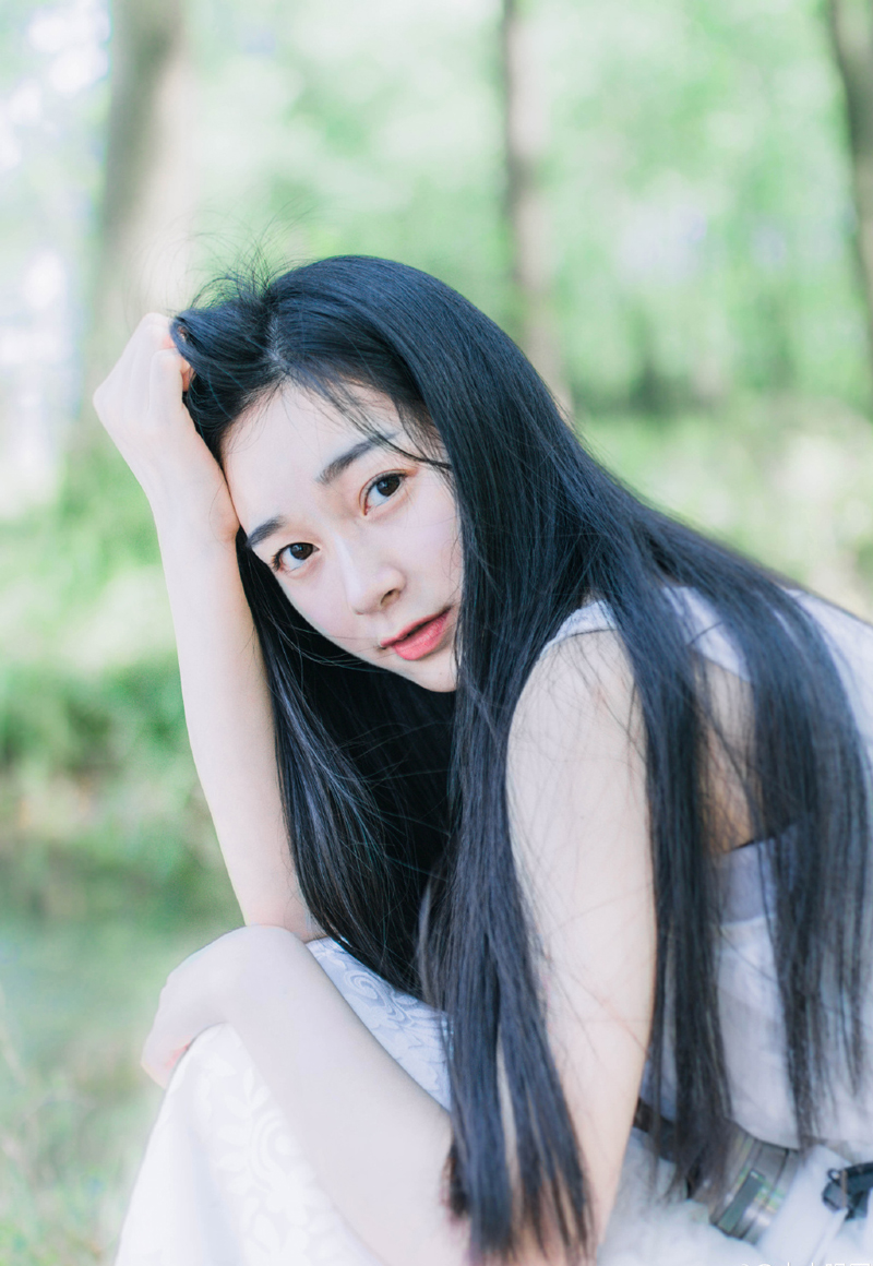 “喏！”两名战士依言将两名被俘的斥候放开。